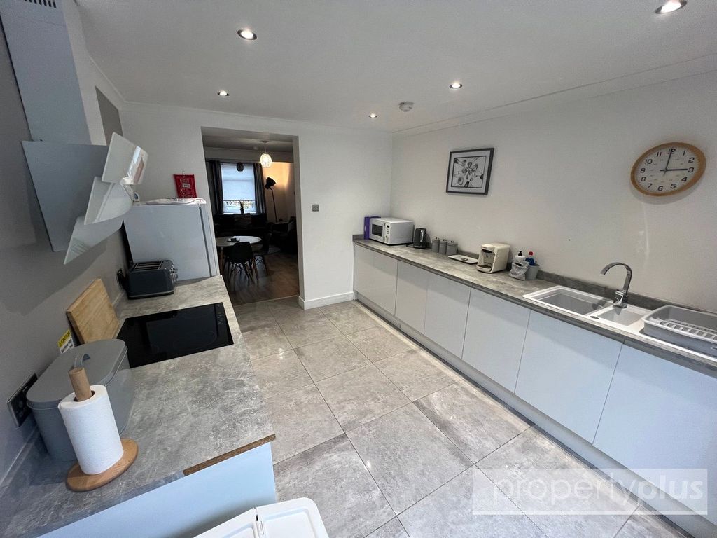 Property photo 2 of 20 Picture No. 11