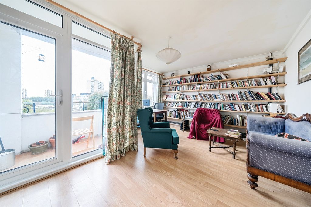 Property photo 2 of 12