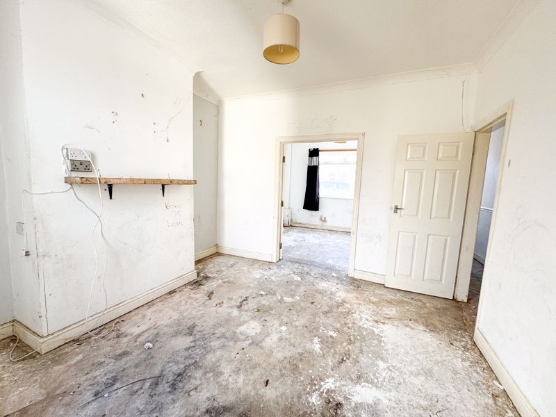 Property photo 3 of 10 Dining Room