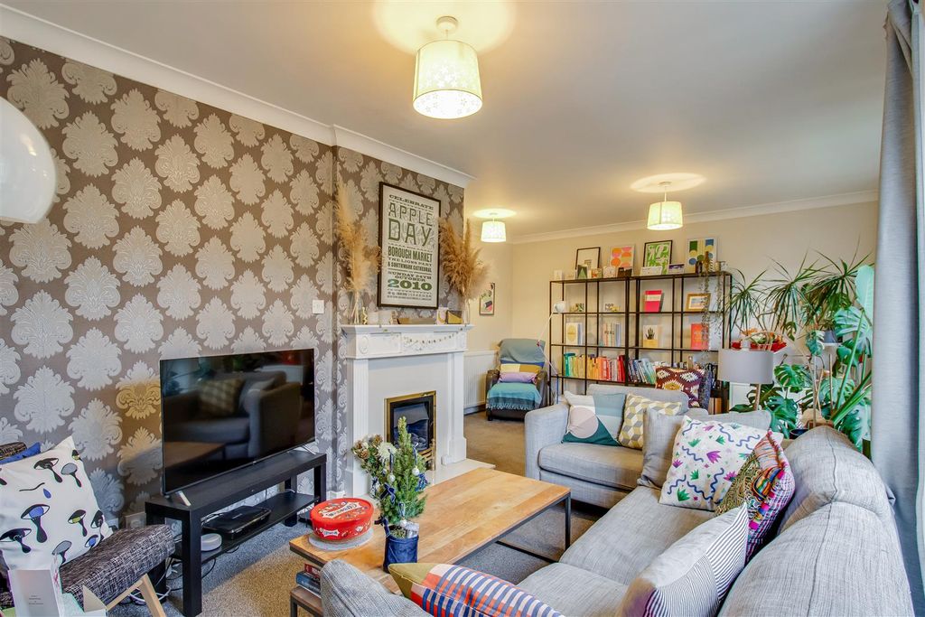 Property photo 3 of 12 Living Room