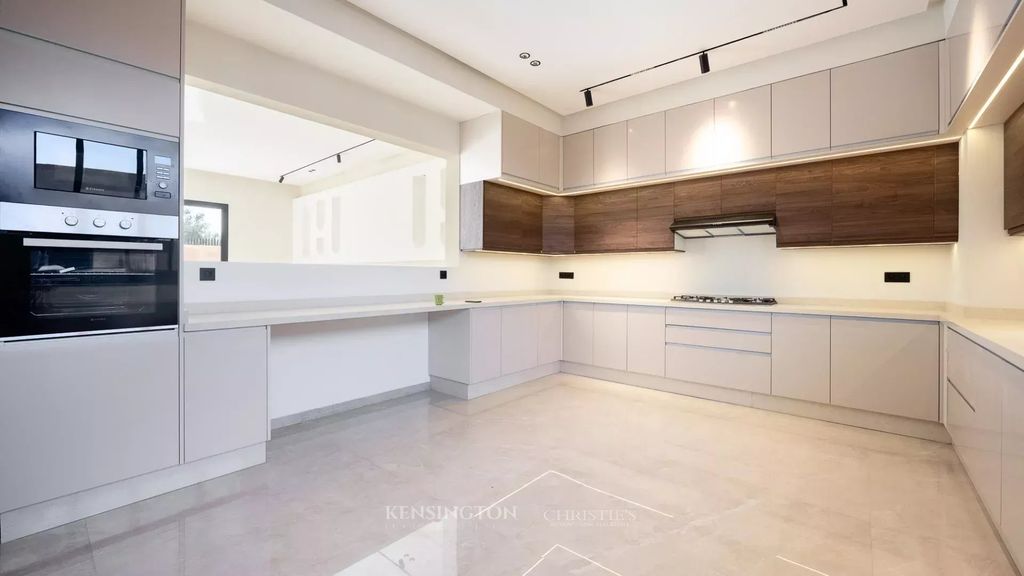 Property photo 3 of 33