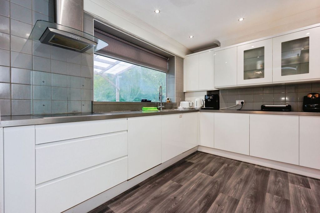 Property photo 2 of 20 Kitchen