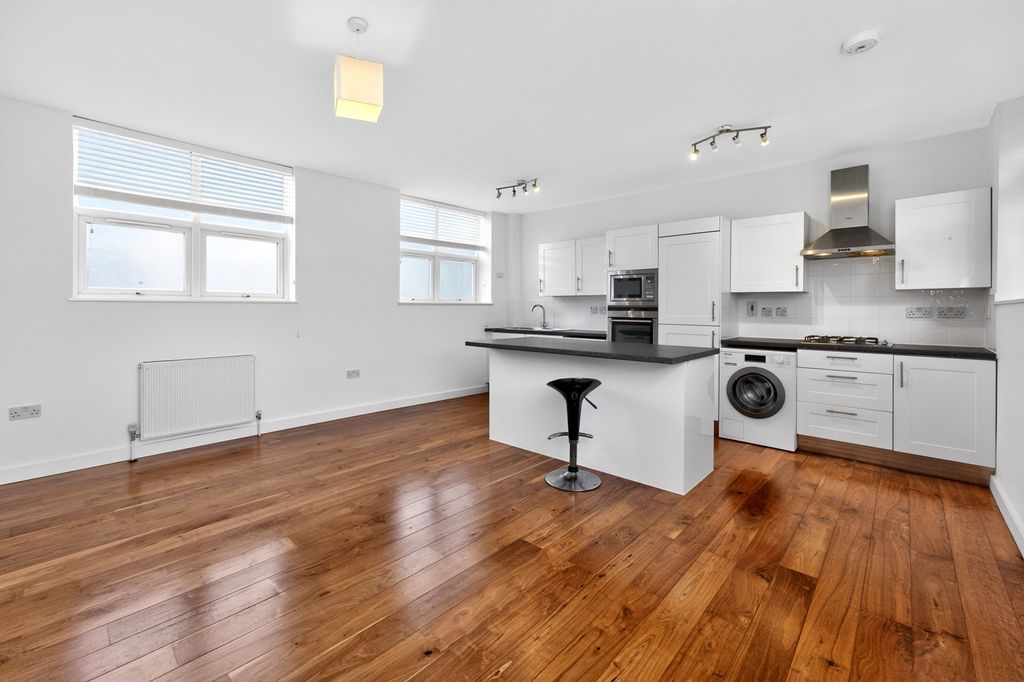 Property photo 1 of 10 Reception/Kitchen