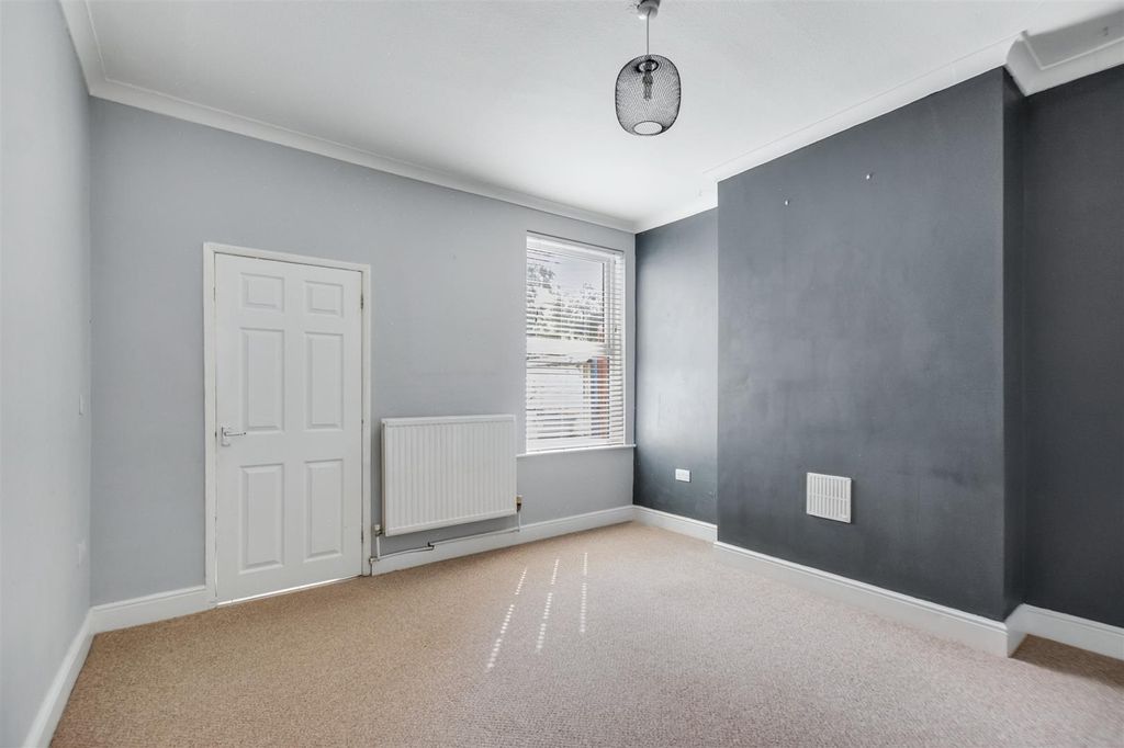 Property photo 3 of 17 Dining Room
