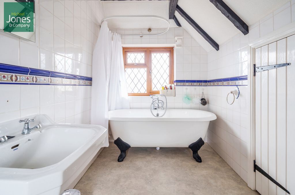 Property photo 3 of 12 Bathroom