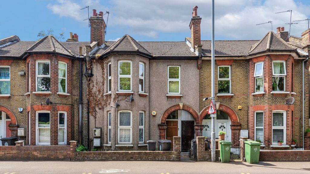 Property photo 1 of 14 180 Markhouse Road, Walthamstow, London, E17 8Bj