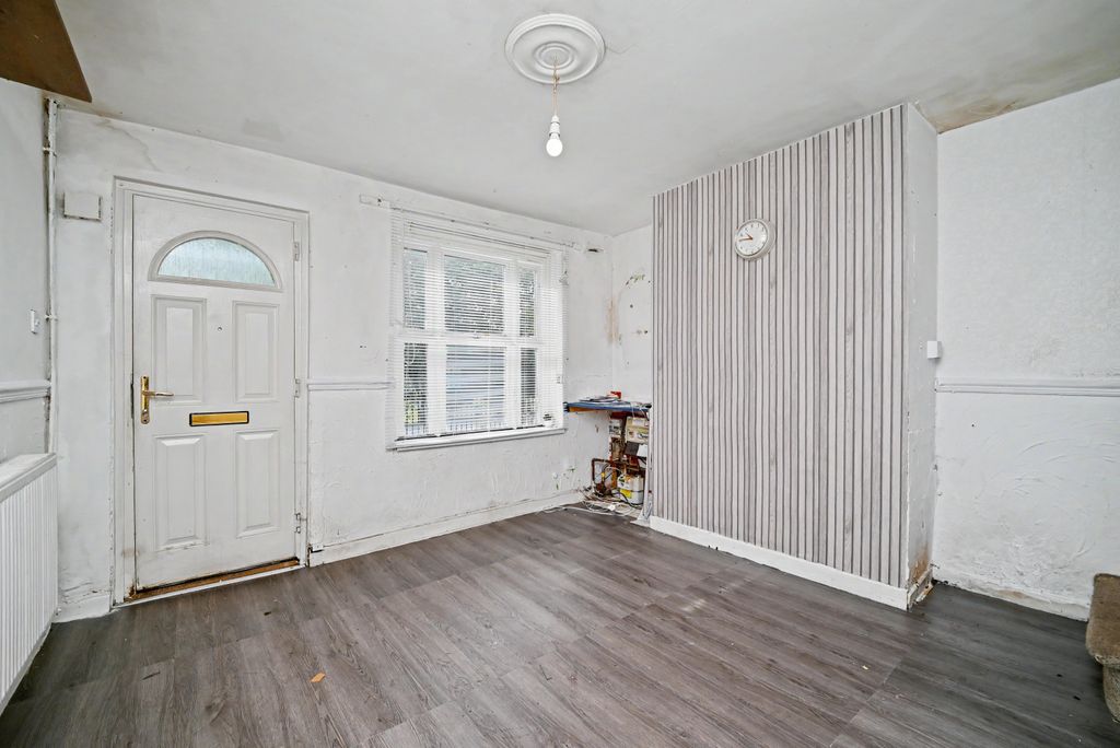 Property photo 2 of 11 3 Kings Hill Field, Wednesbury, West Midlands, Ws10 9Jf