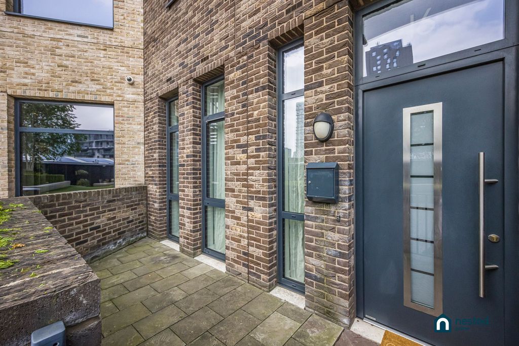 Property photo 2 of 36