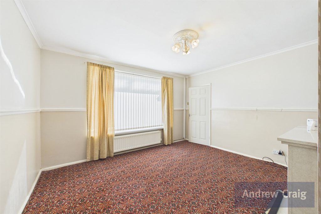 Property photo 3 of 20 Lounge