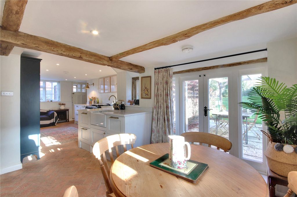 Property photo 3 of 15 Kitchen/Breakfast