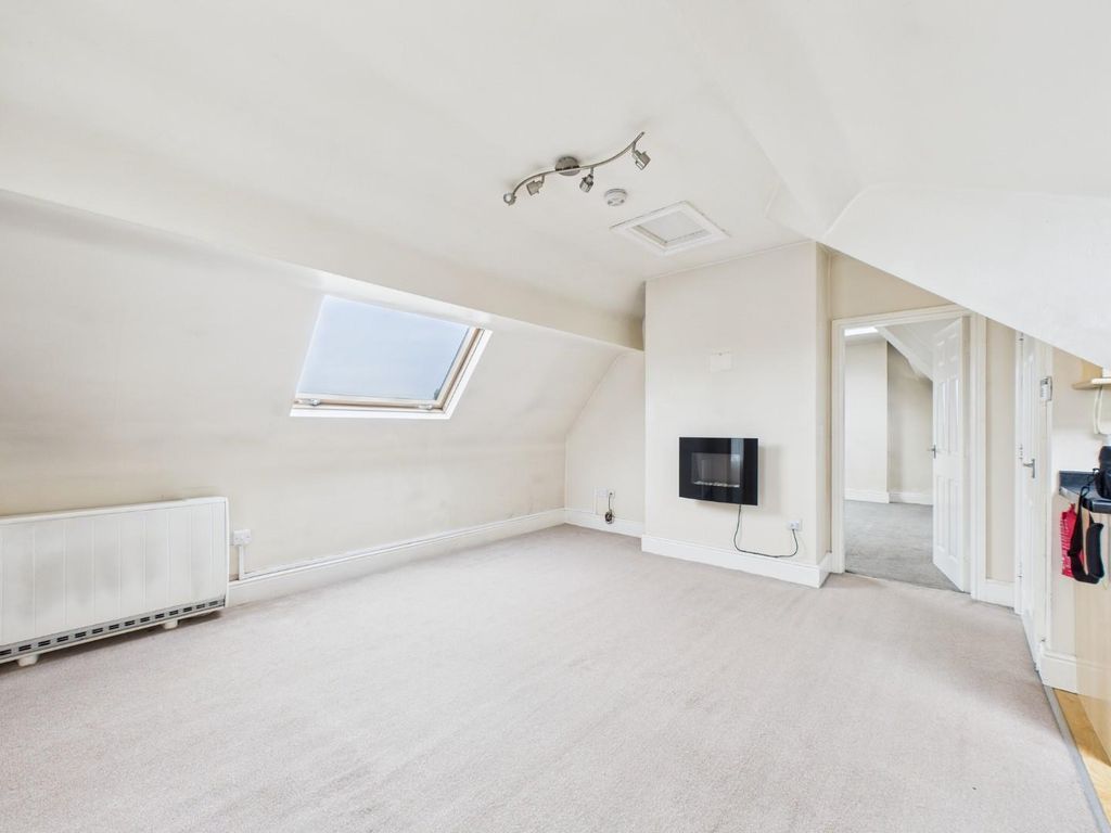 Property photo 1 of 6 Living Room