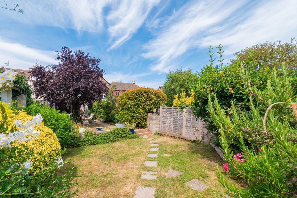 Property photo 2 of 32