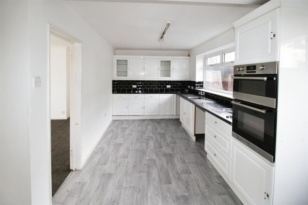 Property photo 2 of 16 Dining Kitchen