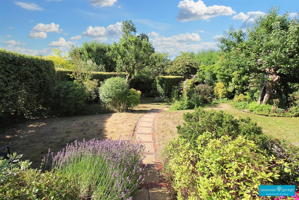 Property photo 2 of 26 Garden View