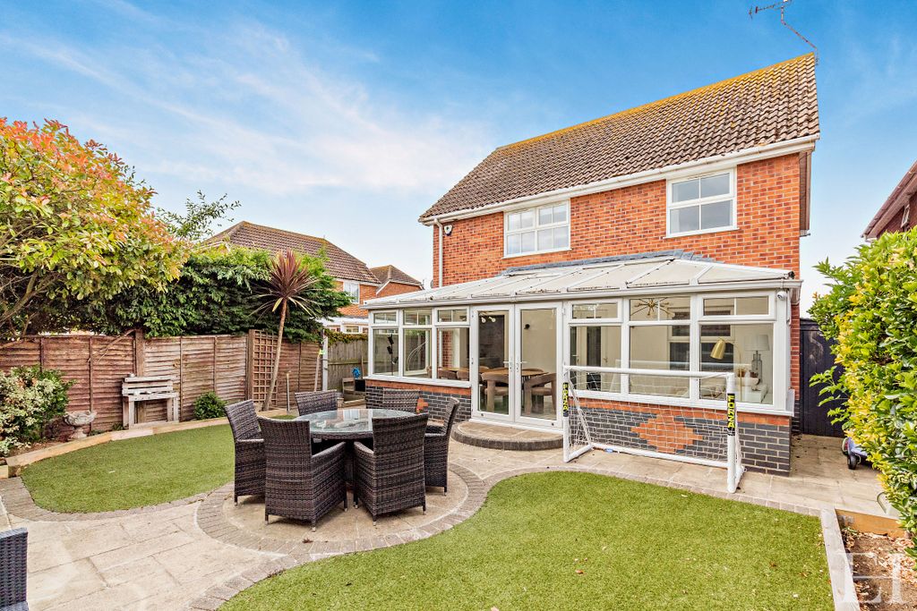 Property photo 2 of 28 8656154-Exteriorwm06-800