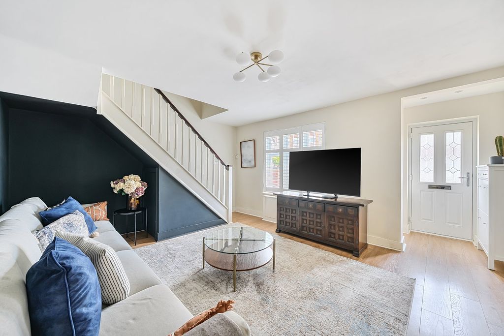 Property photo 3 of 18 Living Room