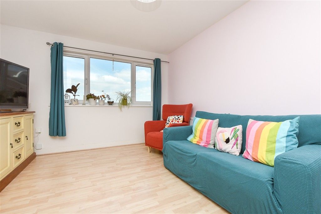 Property photo 2 of 12 Lounge