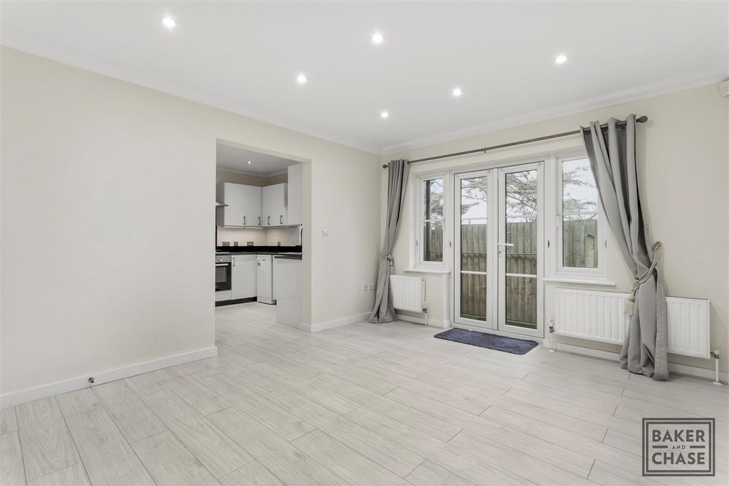 Property photo 2 of 25 Lounge