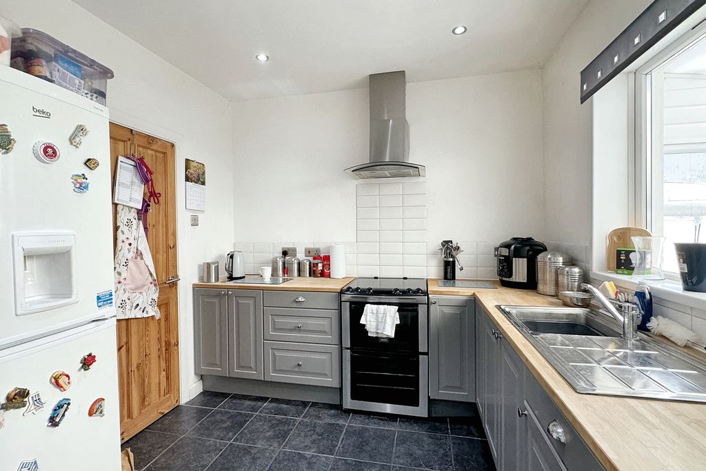 Property photo 2 of 13 Img_4345