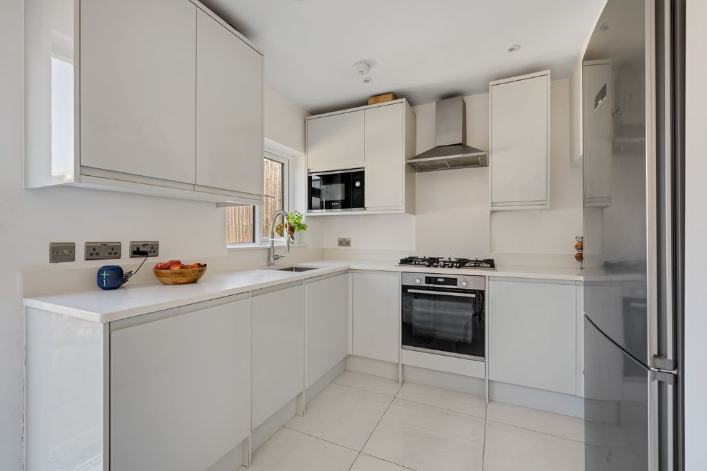 Property photo 3 of 13 5158633