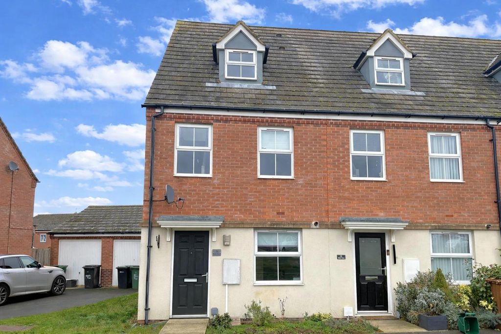 Property photo 1 of 17 Siskin Front Shot.Png