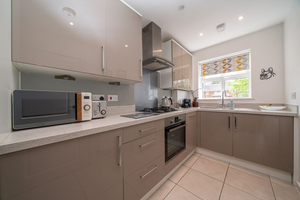 Property photo 3 of 14 15-Timms-Close-08122