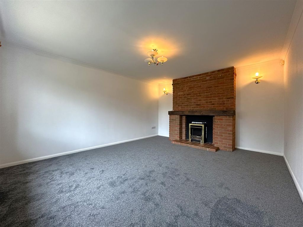 Property photo 2 of 20 Generous Lounge 116