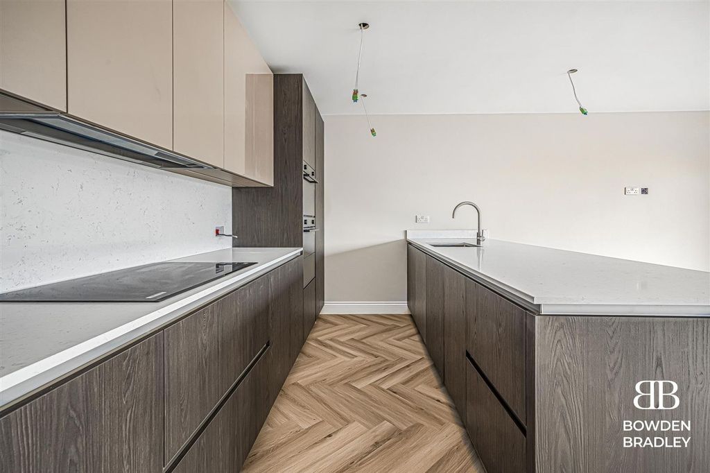 Property photo 3 of 27 Unit 1