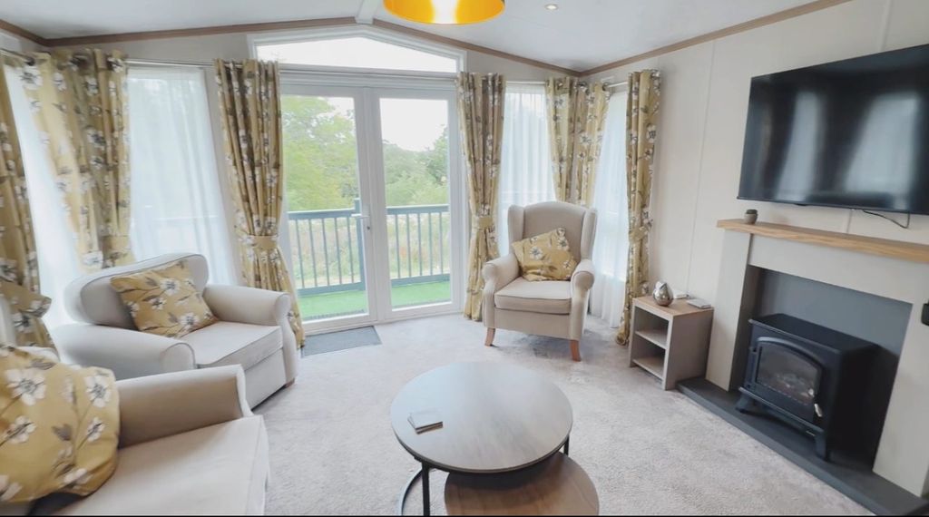 Property photo 2 of 8 Tranquil Lodge On Bockenfield Living