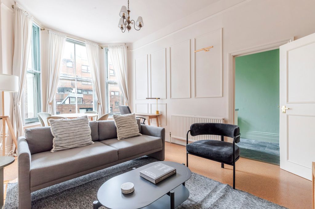 Property photo 1 of 21 Living Room