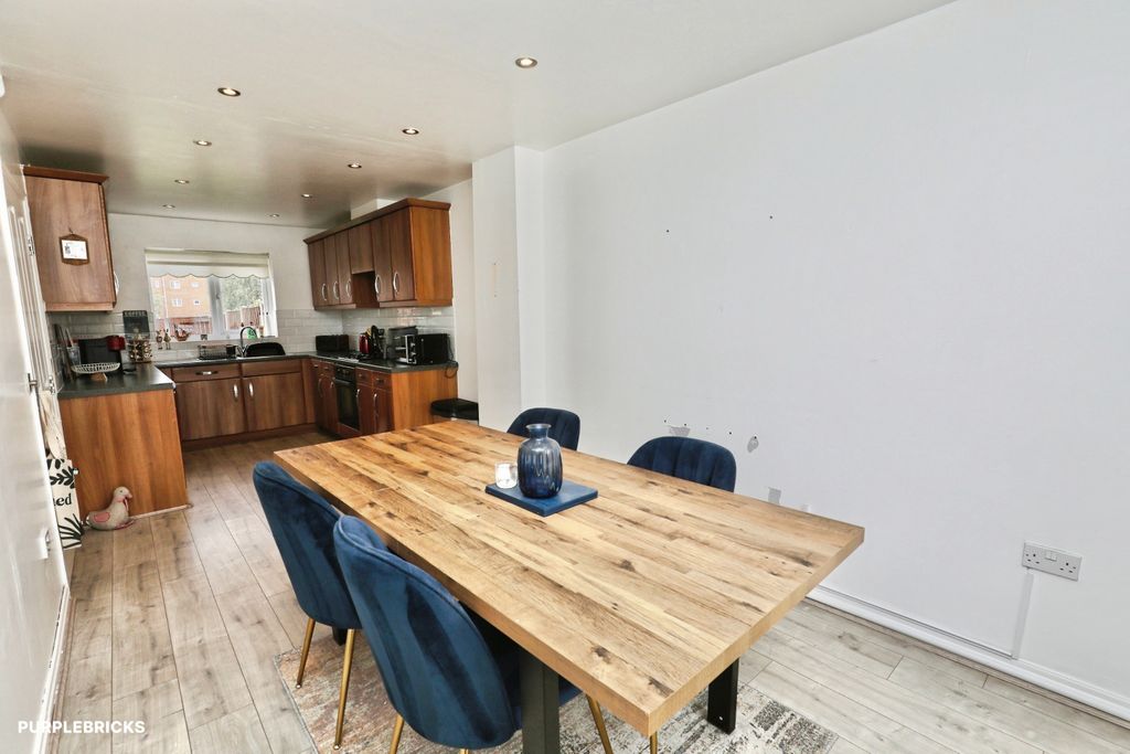 Property photo 3 of 18 Kitchen/Diner
