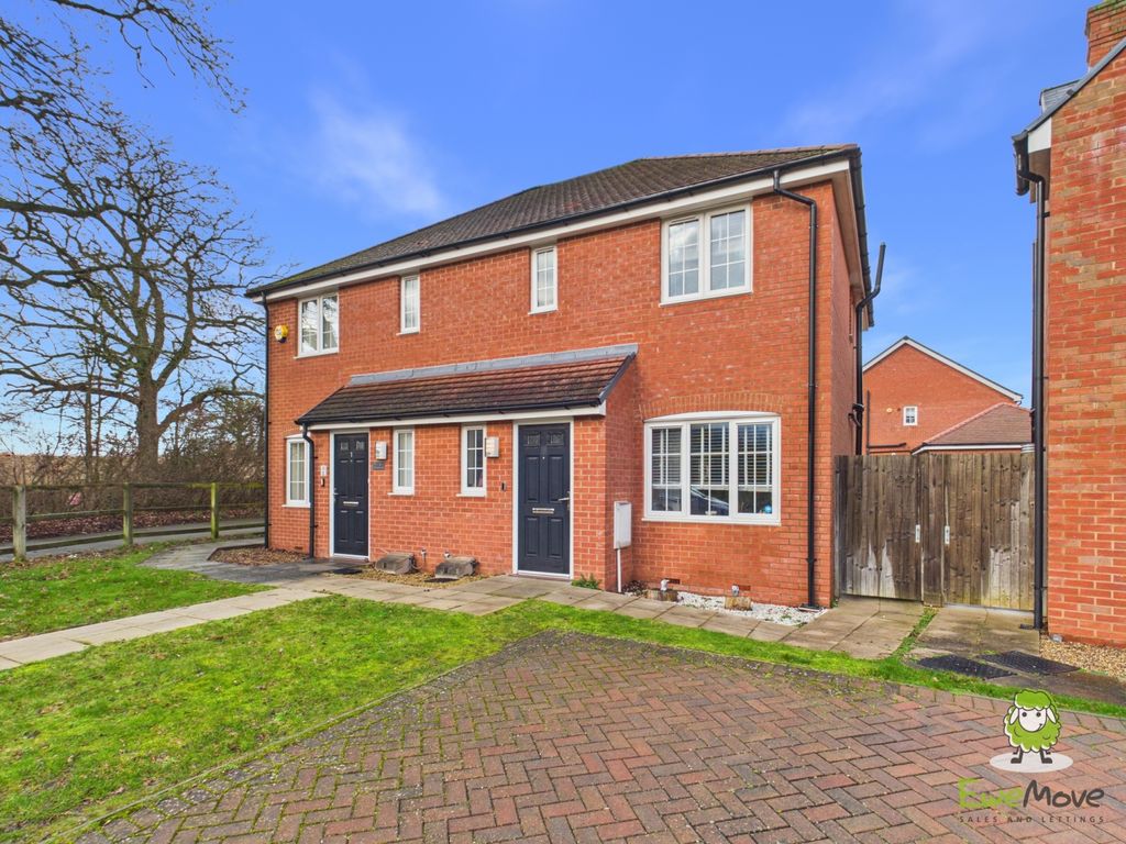 Property photo 1 of 19 Ewemove Estate Agents Basingstoke - Burlington Way