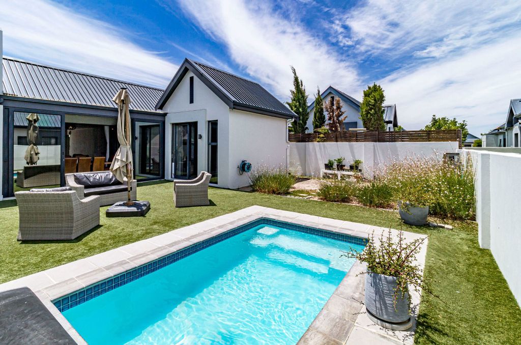 Property photo 1 of 19 Sw1726308