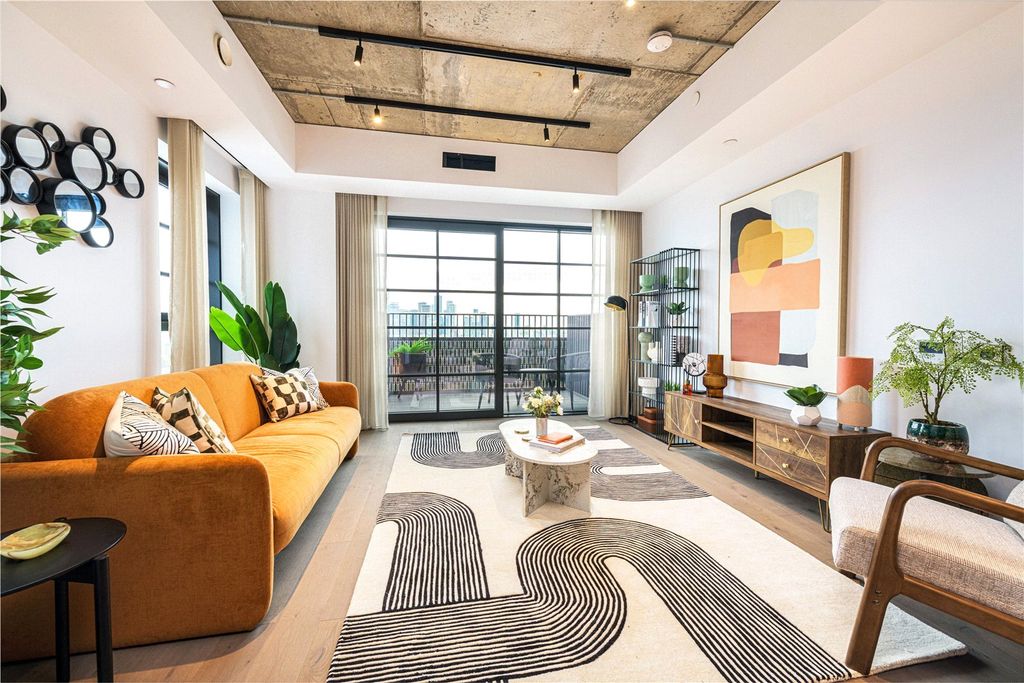 Property photo 1 of 13 Living