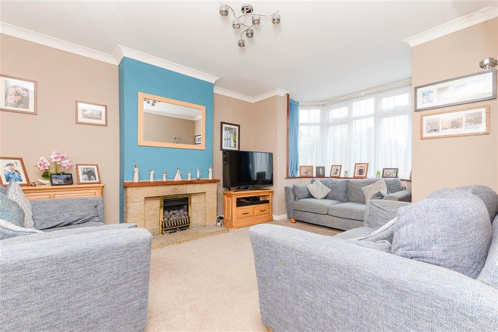 Property photo 3 of 12 Lounge