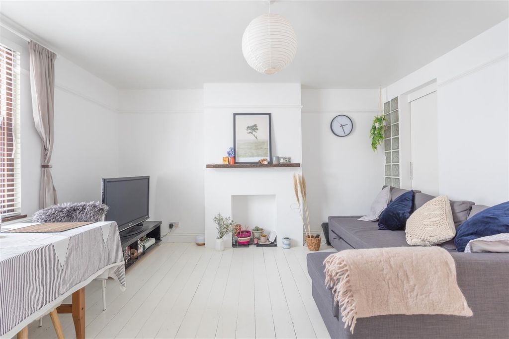 Property photo 2 of 12 Reception