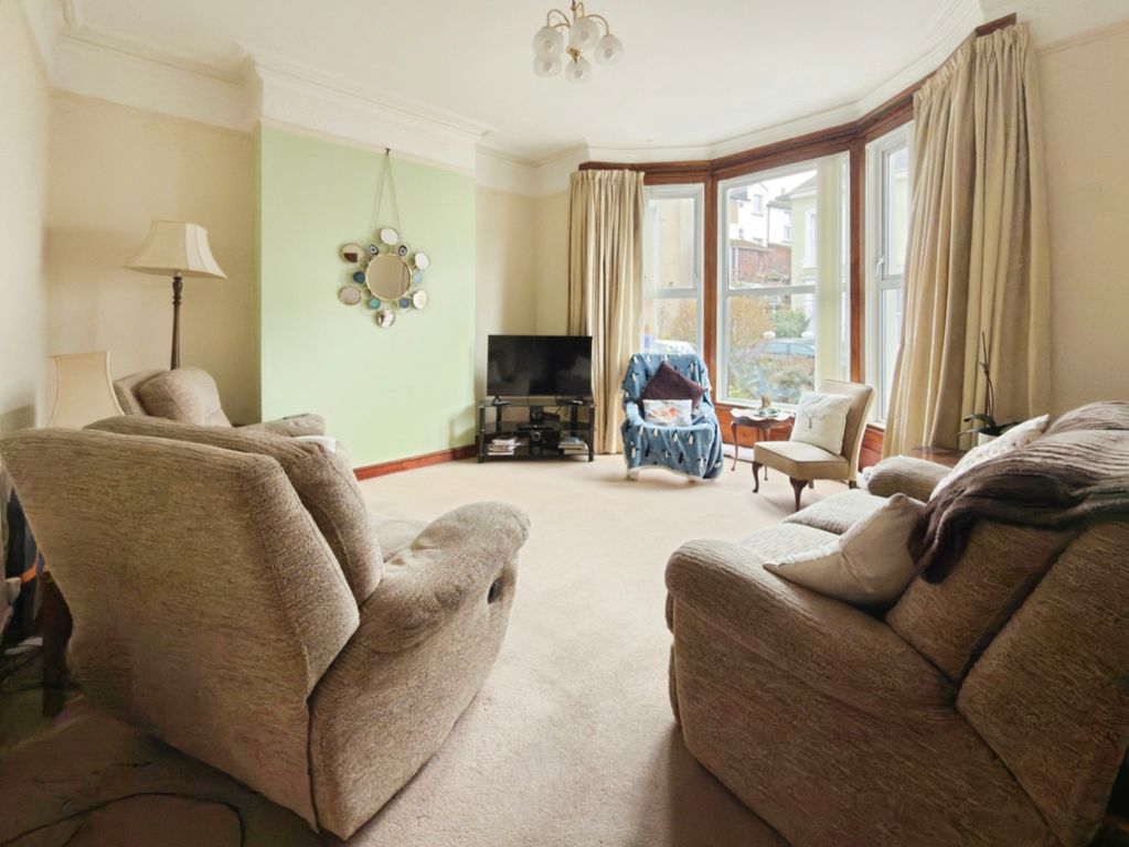 Property photo 2 of 15 Lounge