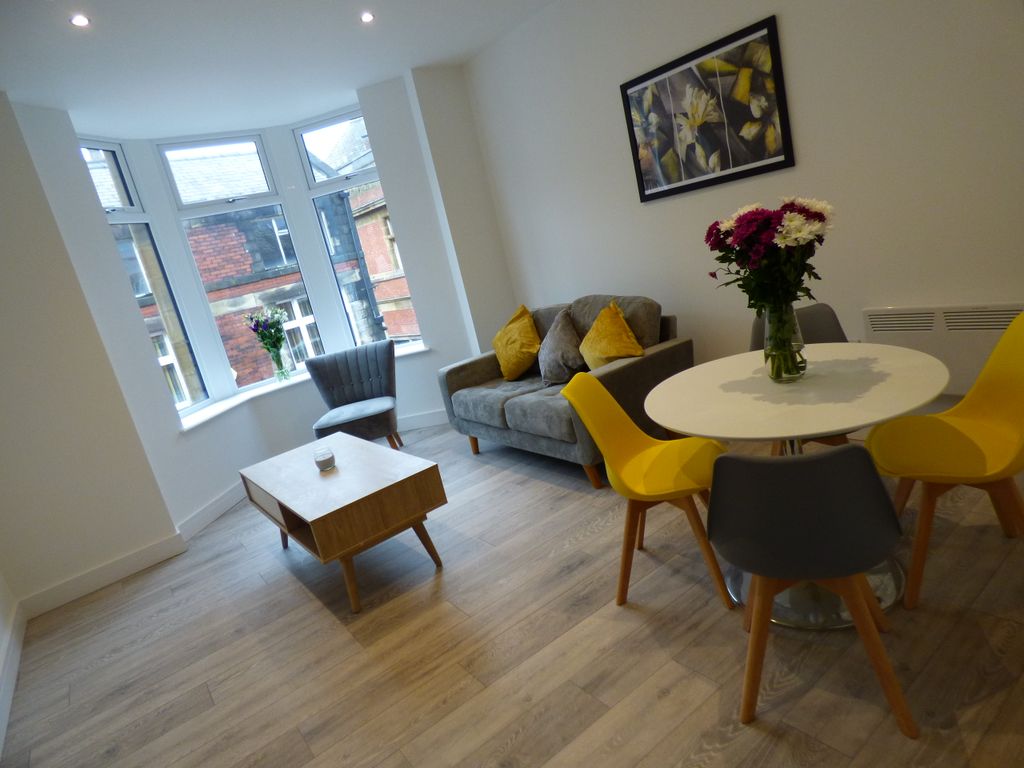 Property photo 1 of 8 Lounge