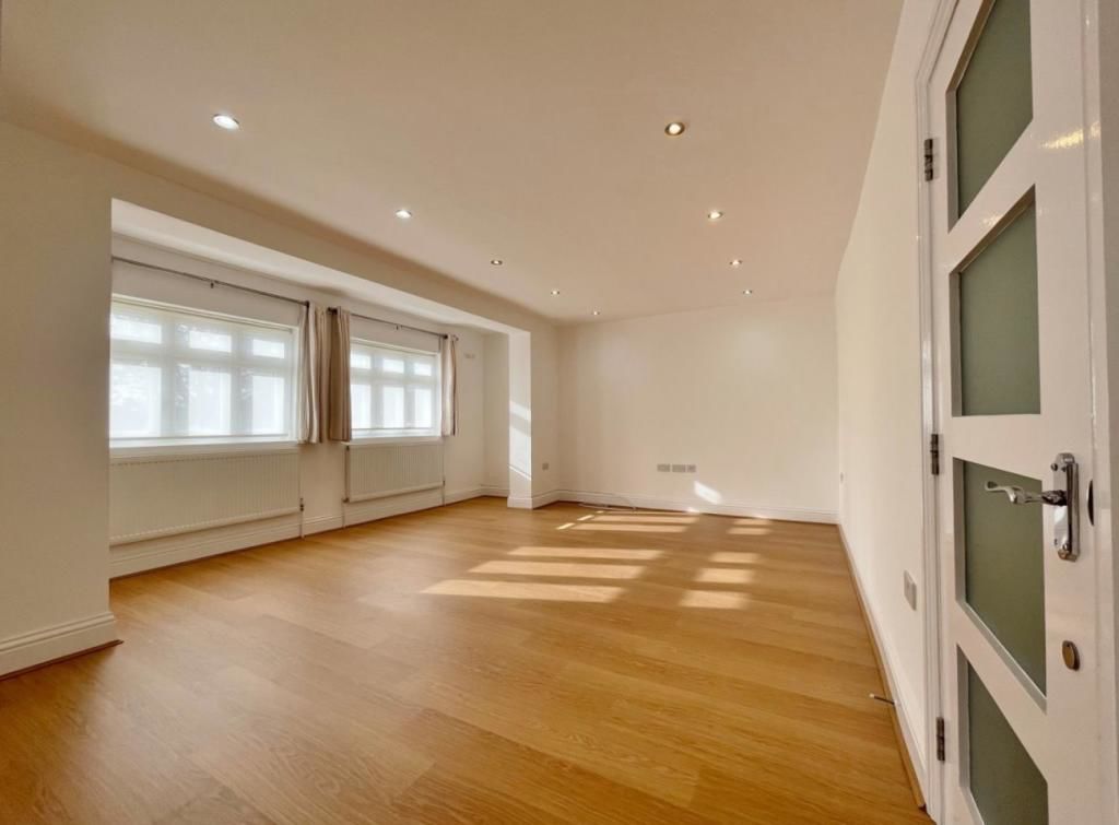 Property photo 2 of 8 Dining Room