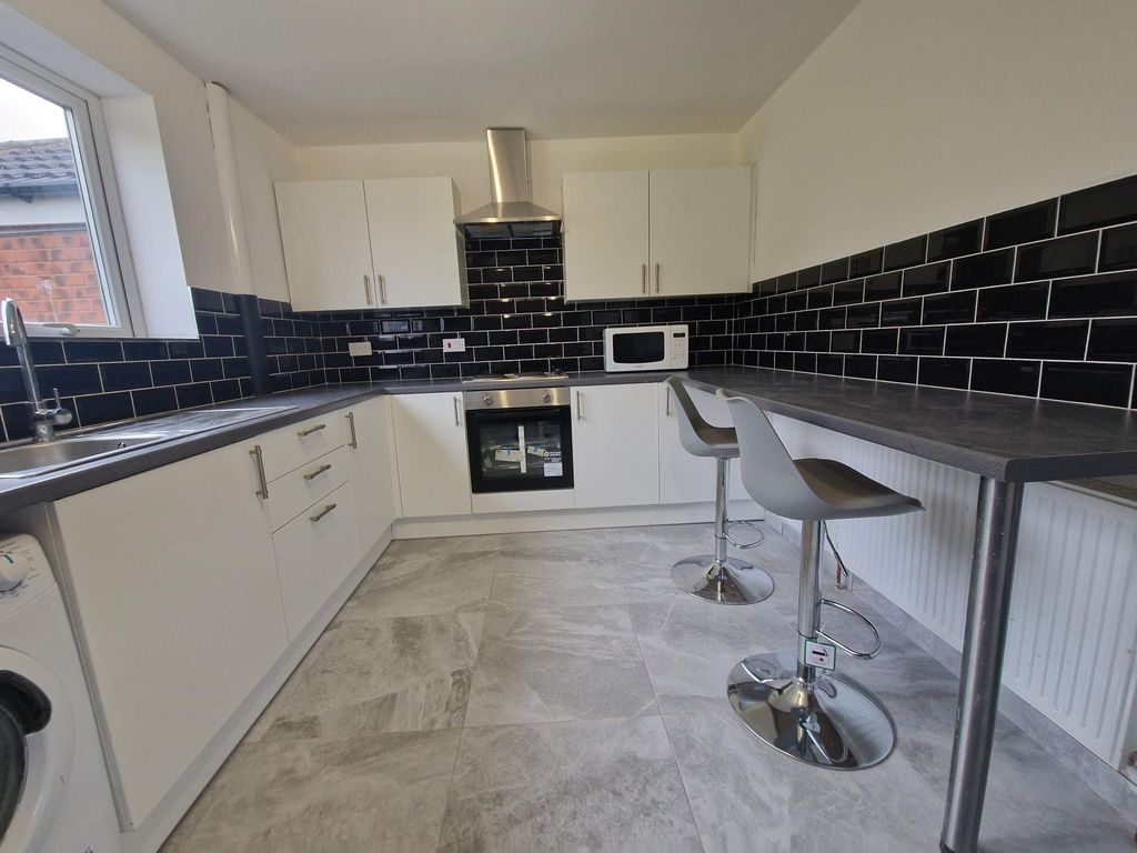 Property photo 2 of 12 Image