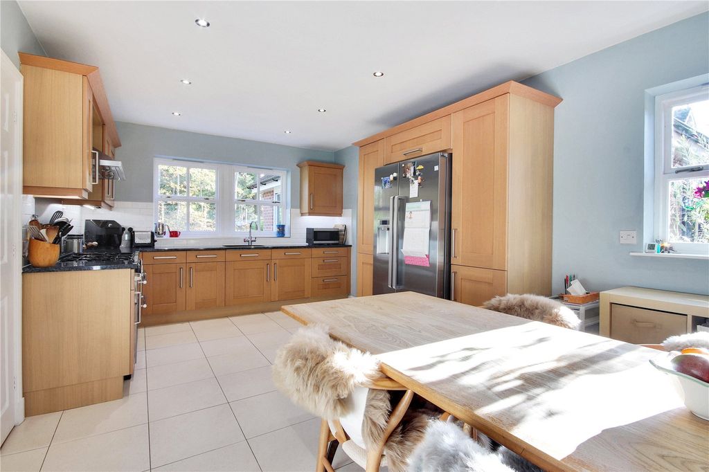 Property photo 3 of 16 Kitchen/Breakfast Rm