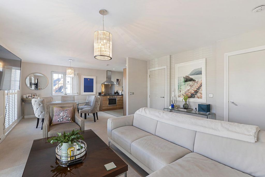 Property photo 3 of 16 72Queen04.Jpg