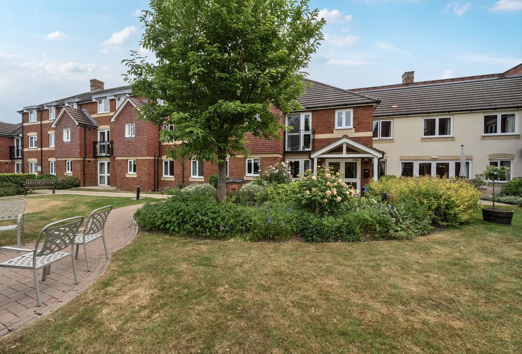 Property photo 1 of 14 1294721-1-682B097...