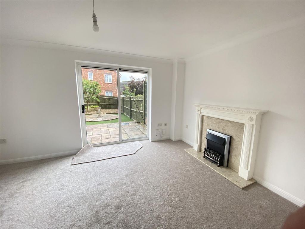 Property photo 2 of 20 Living Room