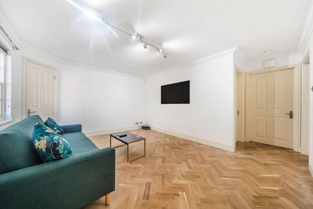 Property photo 2 of 11