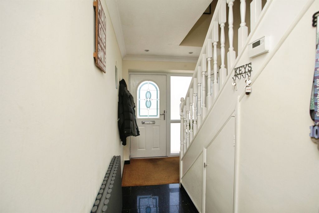 Property photo 3 of 20