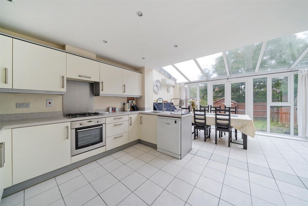 Property photo 2 of 15 Schoolgate Drive