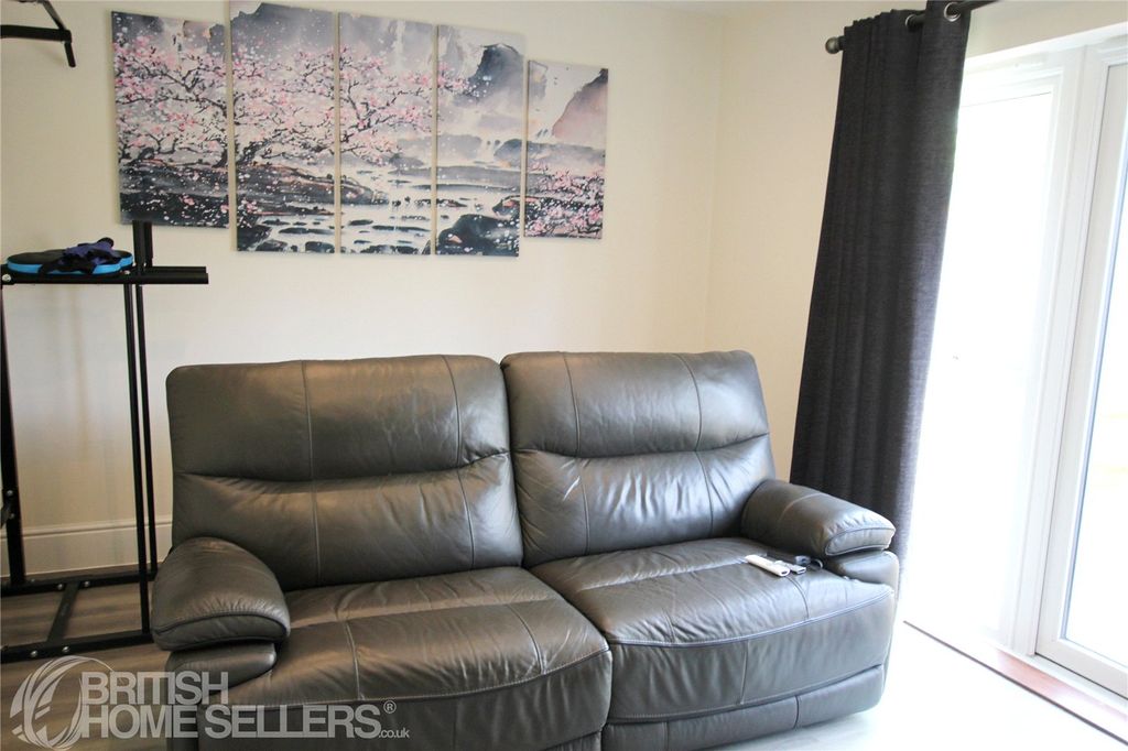Property photo 2 of 17 Picture No. 03