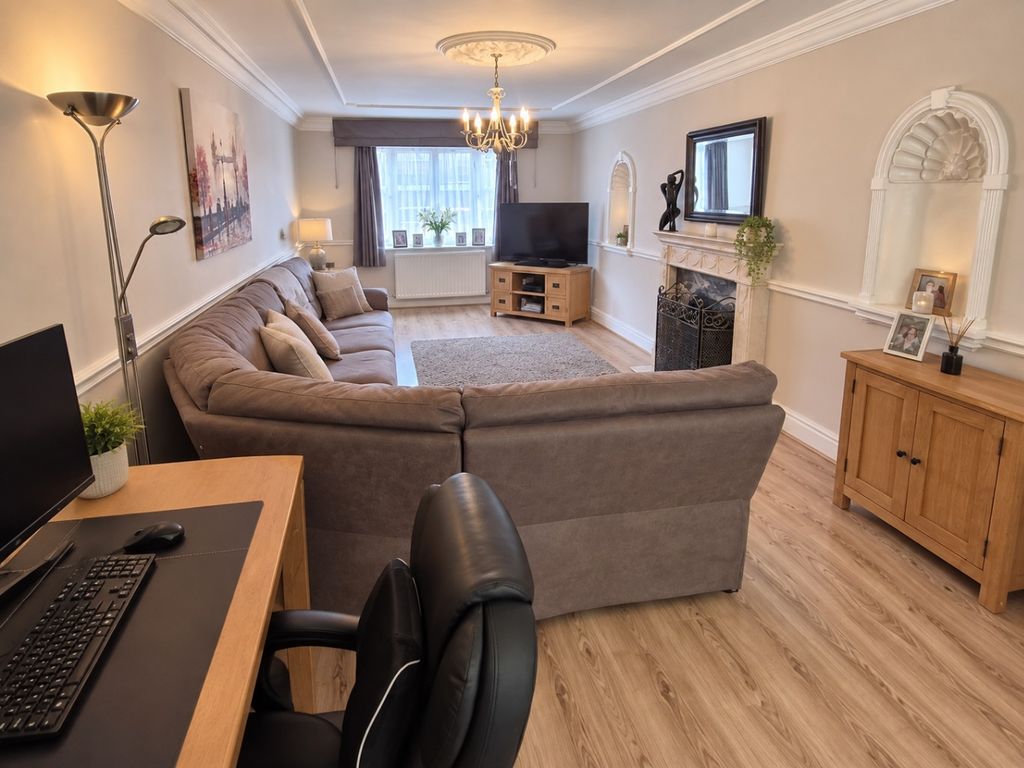 Property photo 3 of 15 5529904
