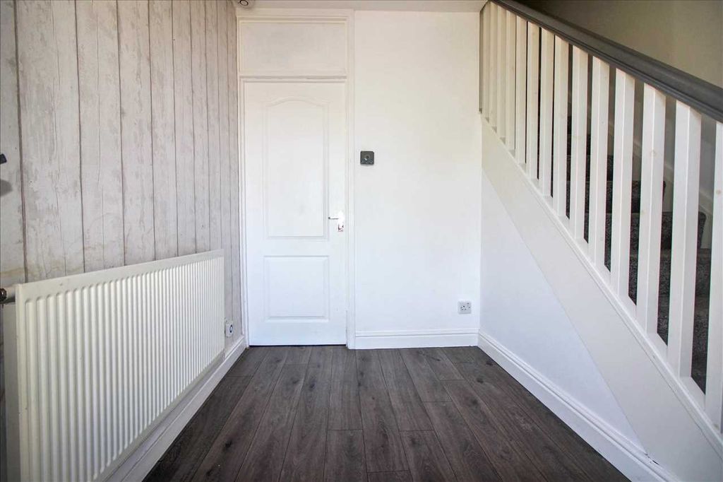 Property photo 2 of 10 Hall